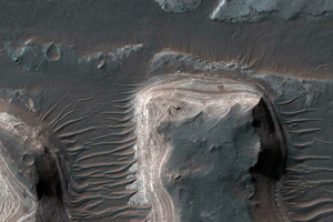 La sonda 'Mars Reconnaissance Orbiter' detecta dos nuevos tipos de minerales en Marte